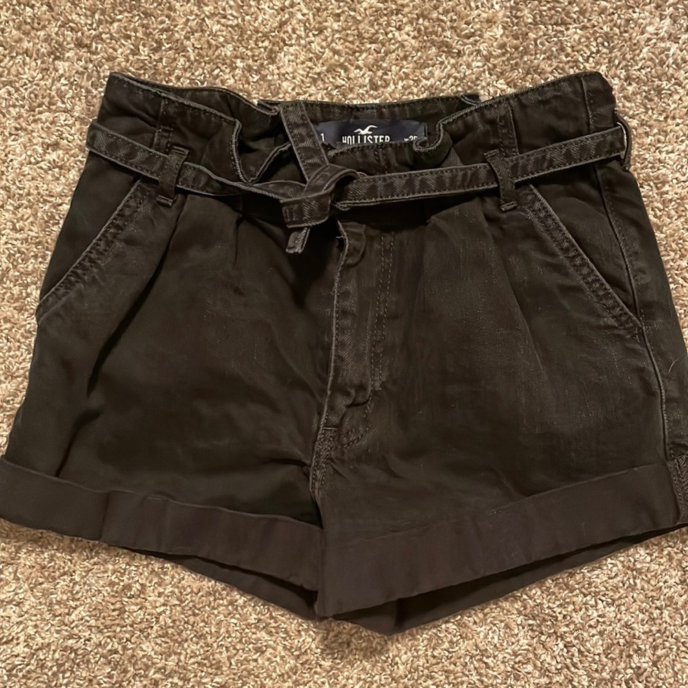 Hollister black belted mom shorts